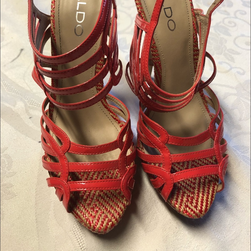Coral ALDO shoes . Really good condition!!